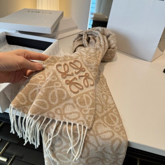 💖✨Loewe logo winter scarf - Picture 5 of 5